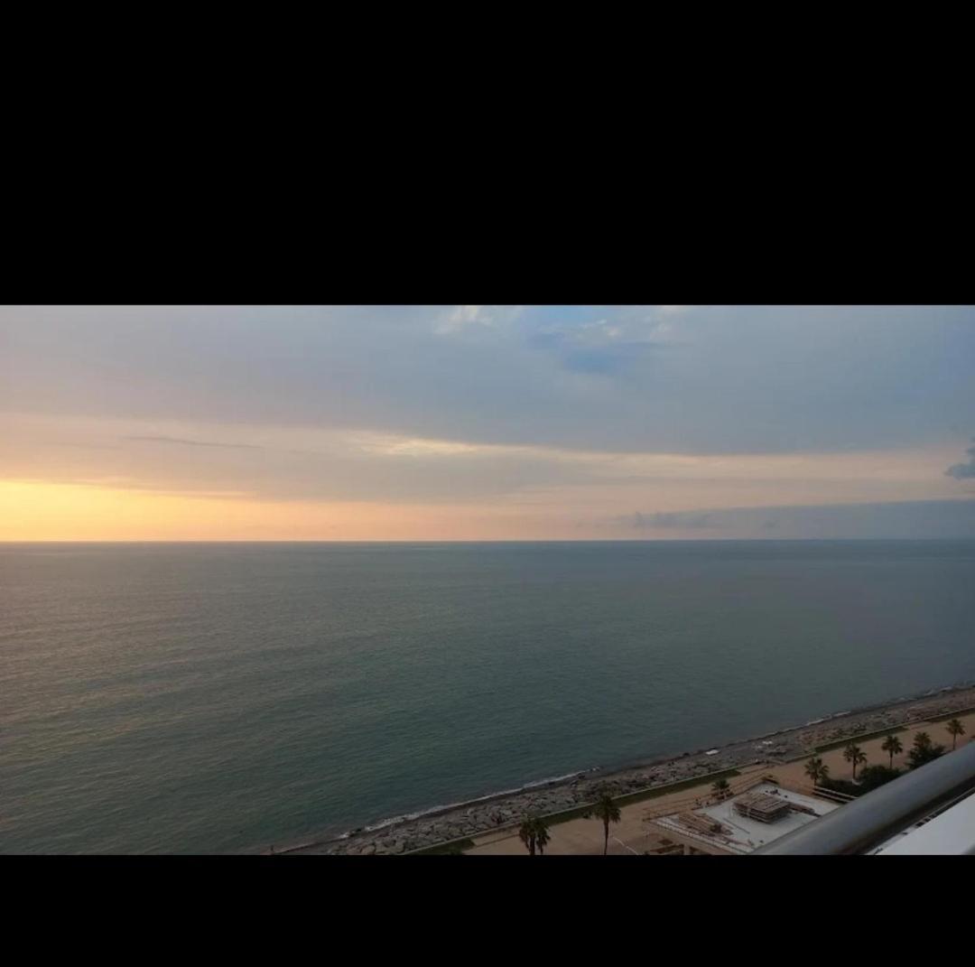 Sunrise Apart-Hotel Batumi Exteriör bild