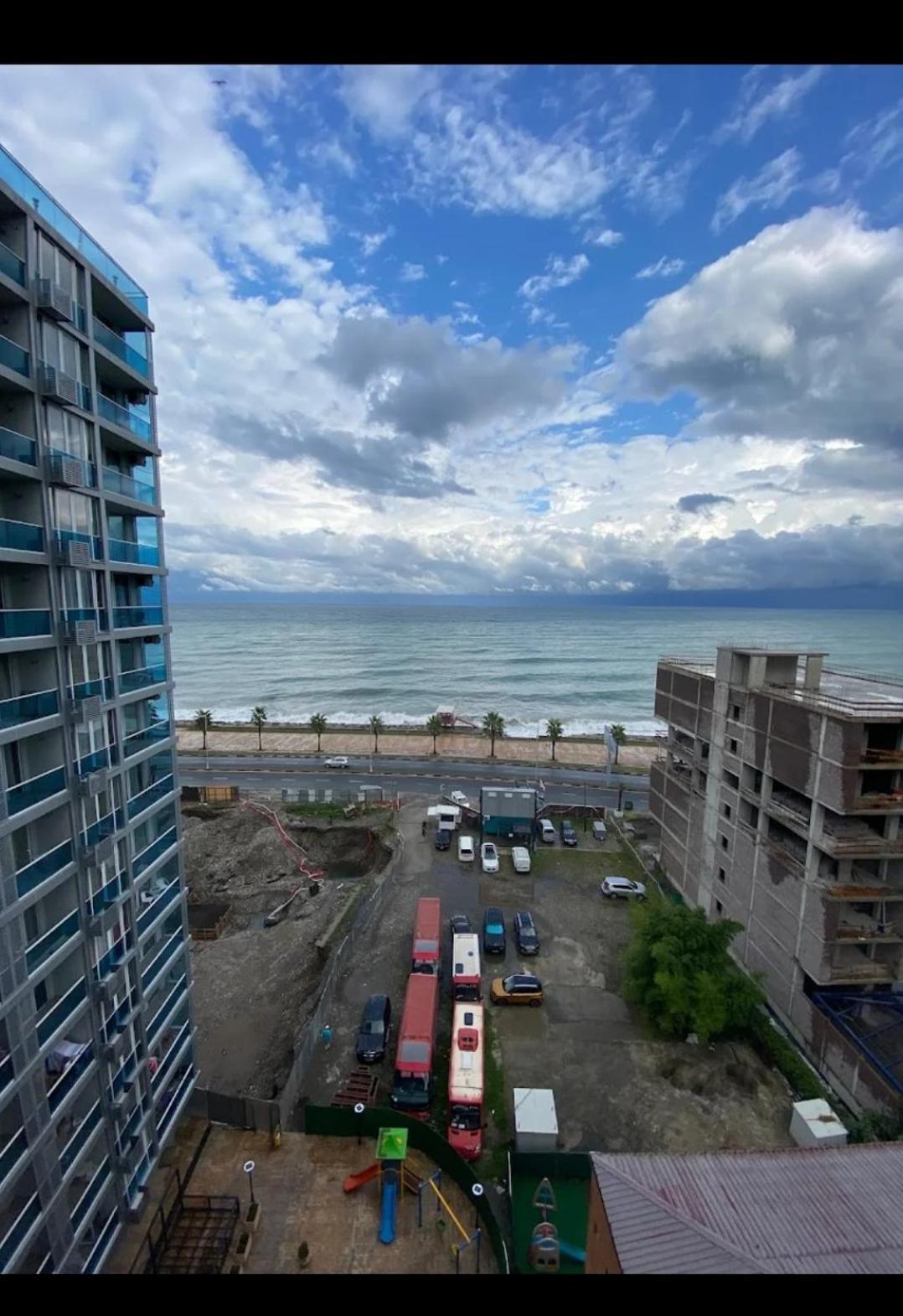 Sunrise Apart-Hotel Batumi Exteriör bild